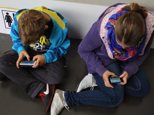 Smartphone e tablet fanno male ai bambini? Il parere dei pediatri
