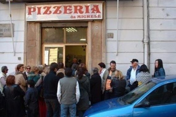 Morto Don Luigi Condurro: la storica pizzeria Da Michele sempre più relegata ad attrazione turistica