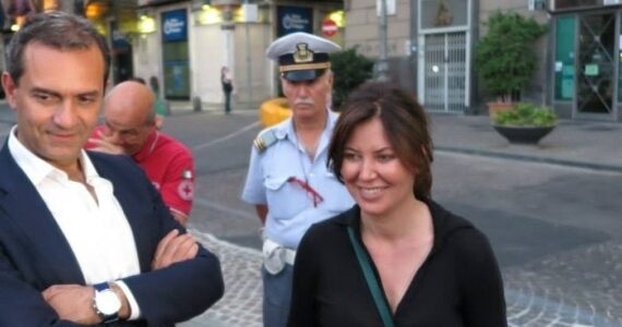 Napoli, Sabina Guzzanti si conferma fustigatrice attaccata ai soldi: si fa pagare 500 euro per sola presenza tra pubblico