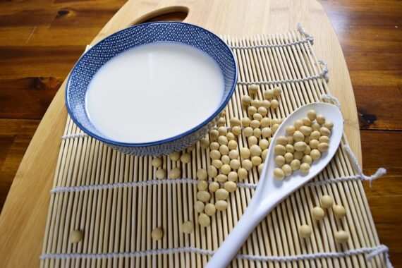 Latte di soia, il falso mito: i tanti effetti collaterali