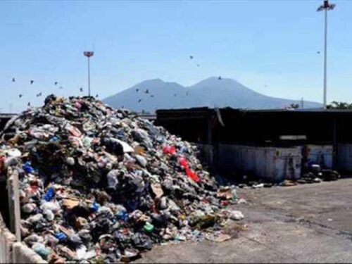 Napoli e provincia a settembre rischiano una nuova emergenza rifiuti, ecco il motivo