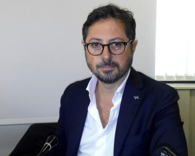 Francesco Emilio Borrelli, il consigliere regionale che combatte i poteri piccoli