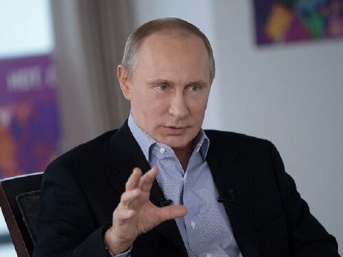 Russia, Putin governerà a vita senza farsi vedere: come riformerà la Costituzione