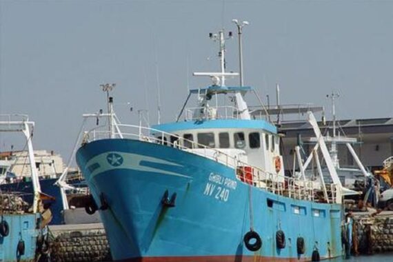 Pescatori siciliani sequestrati in Libia da oltre un mese: ennesima umiliazione