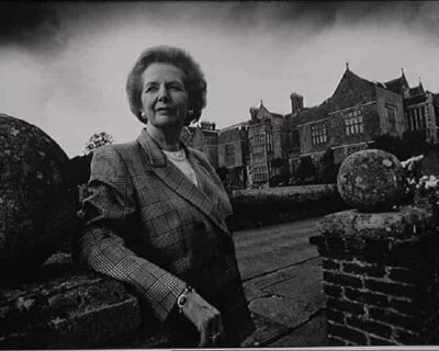 Margaret Thatcher finiva il suo mandato 30 anni fa: la Lady di ferro che partorì il Mondo di oggi