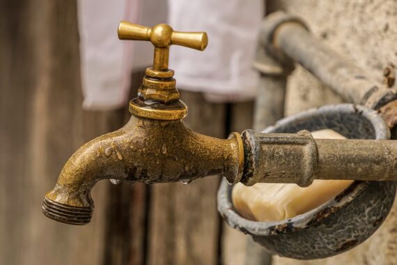 Casoria senza acqua da domenica: una città che vive nel disagio continuo