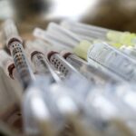 Vaccini, bruciori lancinanti tra effetti collaterali: alcune testimonianze