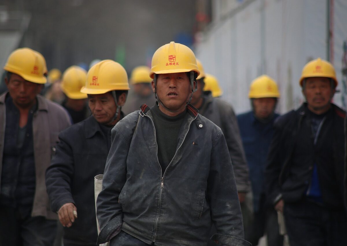 In Cina lavoratori sfruttati? Non proprio: i diritti contrattuali che qua ci sogniamo