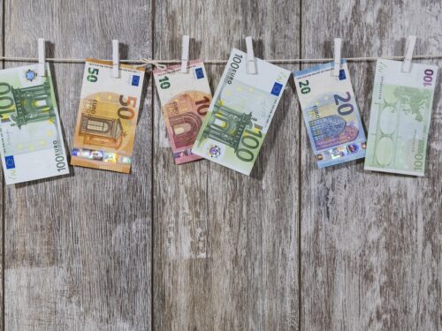 Euro compie 20 anni: come ci ha rovinati