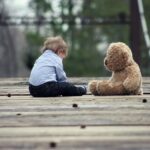 Giocare con bambole e peluche: i tanti benefici per i bambini