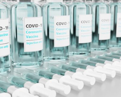 Covid, arriva quarta dose: Pfizer e Moderna autorizzate da FDA
