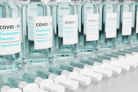 Covid, arriva quarta dose: Pfizer e Moderna autorizzate da FDA