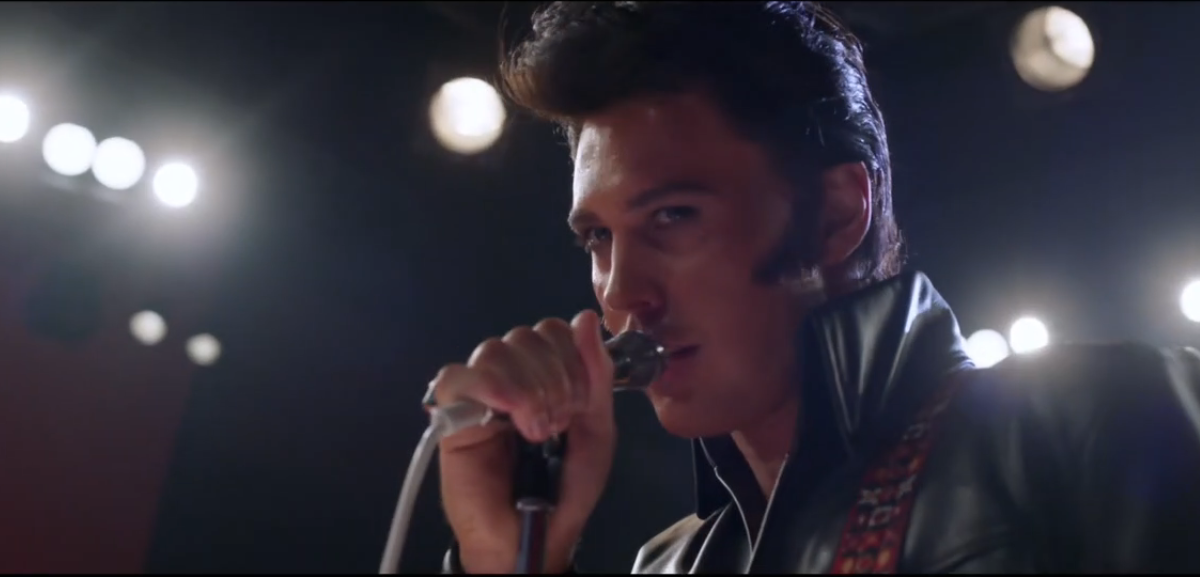 Elvis, il film: spettacolarizzazione di un uomo spettacolare