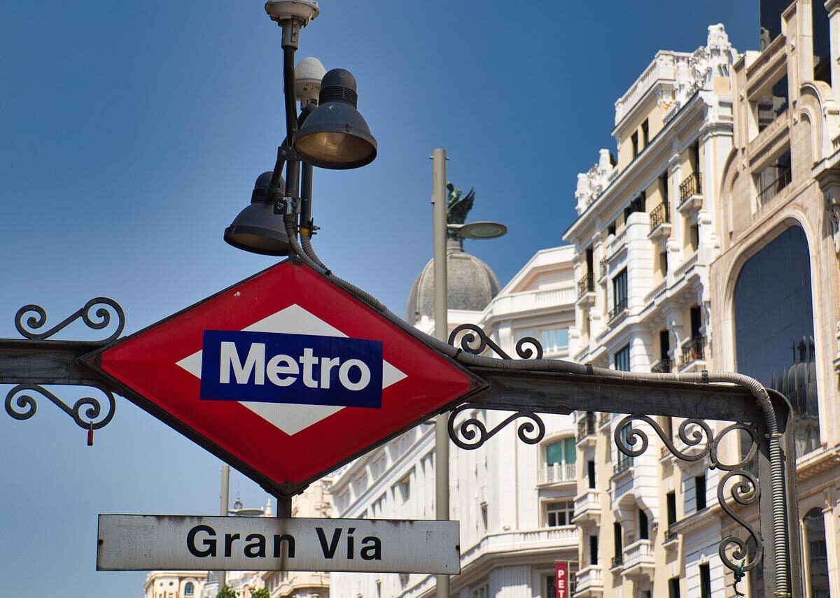 Spagna: tassate le banche per trasporti gratis e borse di studio ai giovani