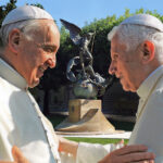 Francesco Papa illegittimo? Il libro Codice Ratzinger scuote il Vaticano
