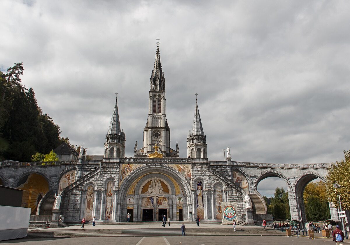 Ferrero Rocher ispirato a Lourdes: il retroscena che pochi conoscono
