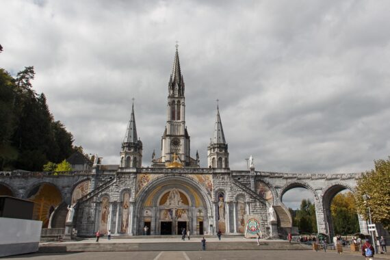 Ferrero Rocher ispirato a Lourdes: il retroscena che pochi conoscono