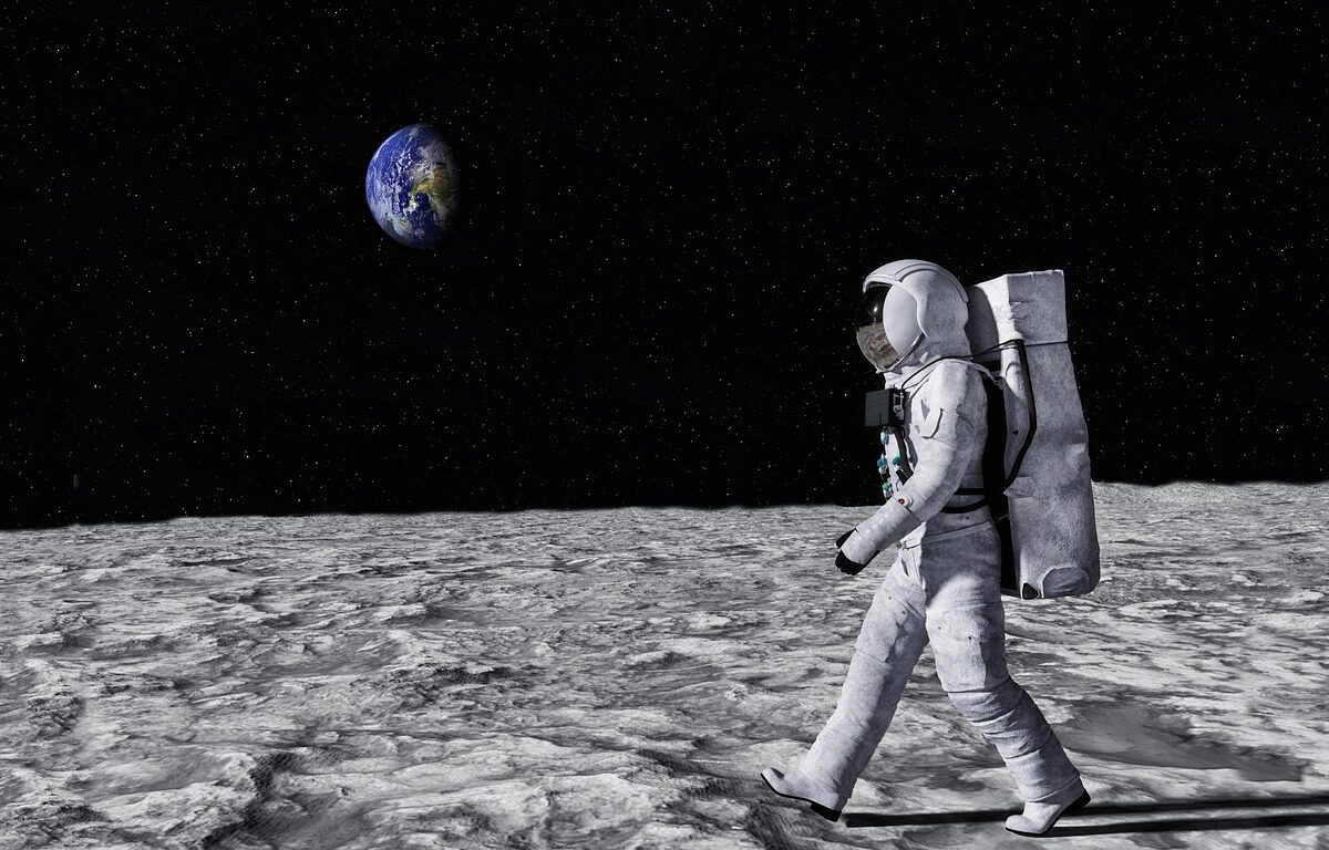 Primo uomo sulla Luna, ex capo agenzia spaziale russa parla di mancanza di prove