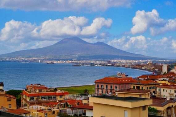 Concorso Comune di Napoli 2022: ben 1394 posti, cosa studiare