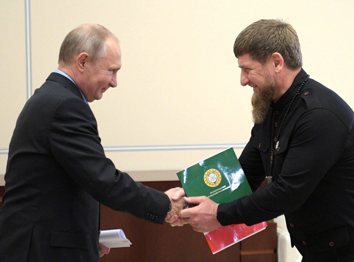 Putin promuove Kadyrov a Generale: come cambia la guerra