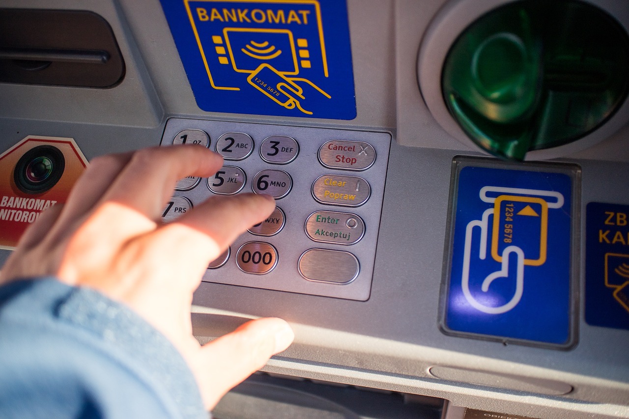 Bancomat, dal 28 giugno cambia tutto: cosa troveremo Bancomat, dal 28 giugno cambia tutto: cosa troveremo