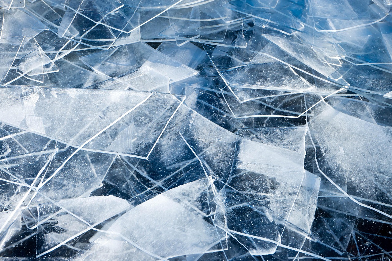 Virus preistorici tornano in vita dai ghiacciai: quali rischi
