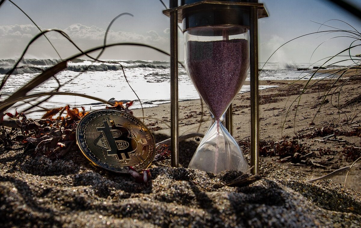 Bitcoin, previsioni prezzo 2023: conviene investire?