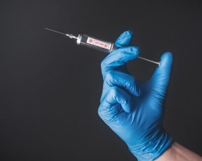 Vaccino Covid mRNA, nuovo studio conferma che sia dannoso
