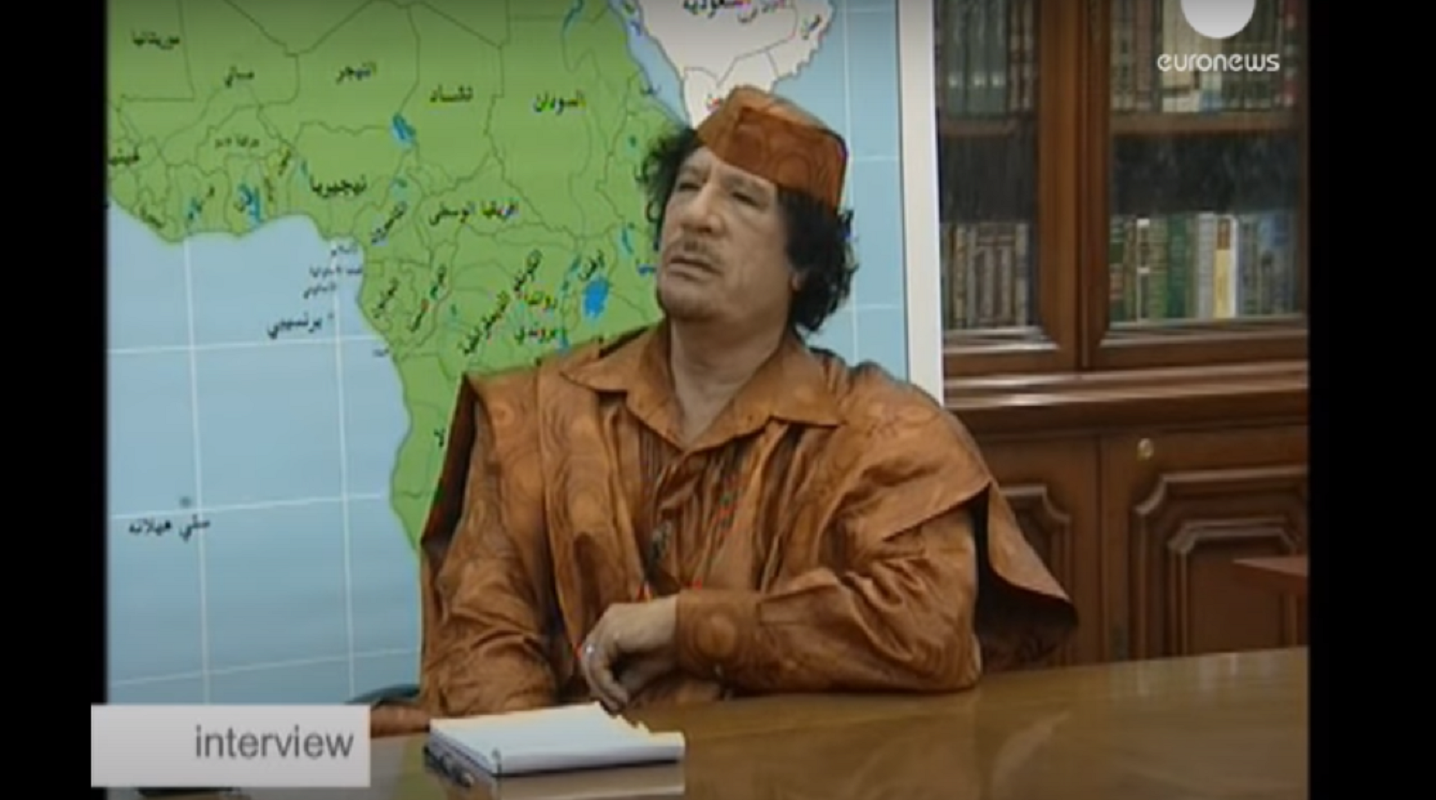 Sarkozy e Gheddafi: una storia da nascondere Sarkozy e Gheddafi: una storia da nascondere