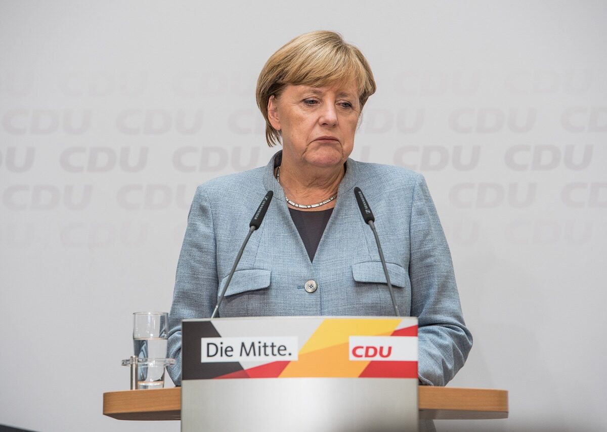 La Merkel ci mise a dieta, ma spende 55mila euro pubblici di parrucchiere