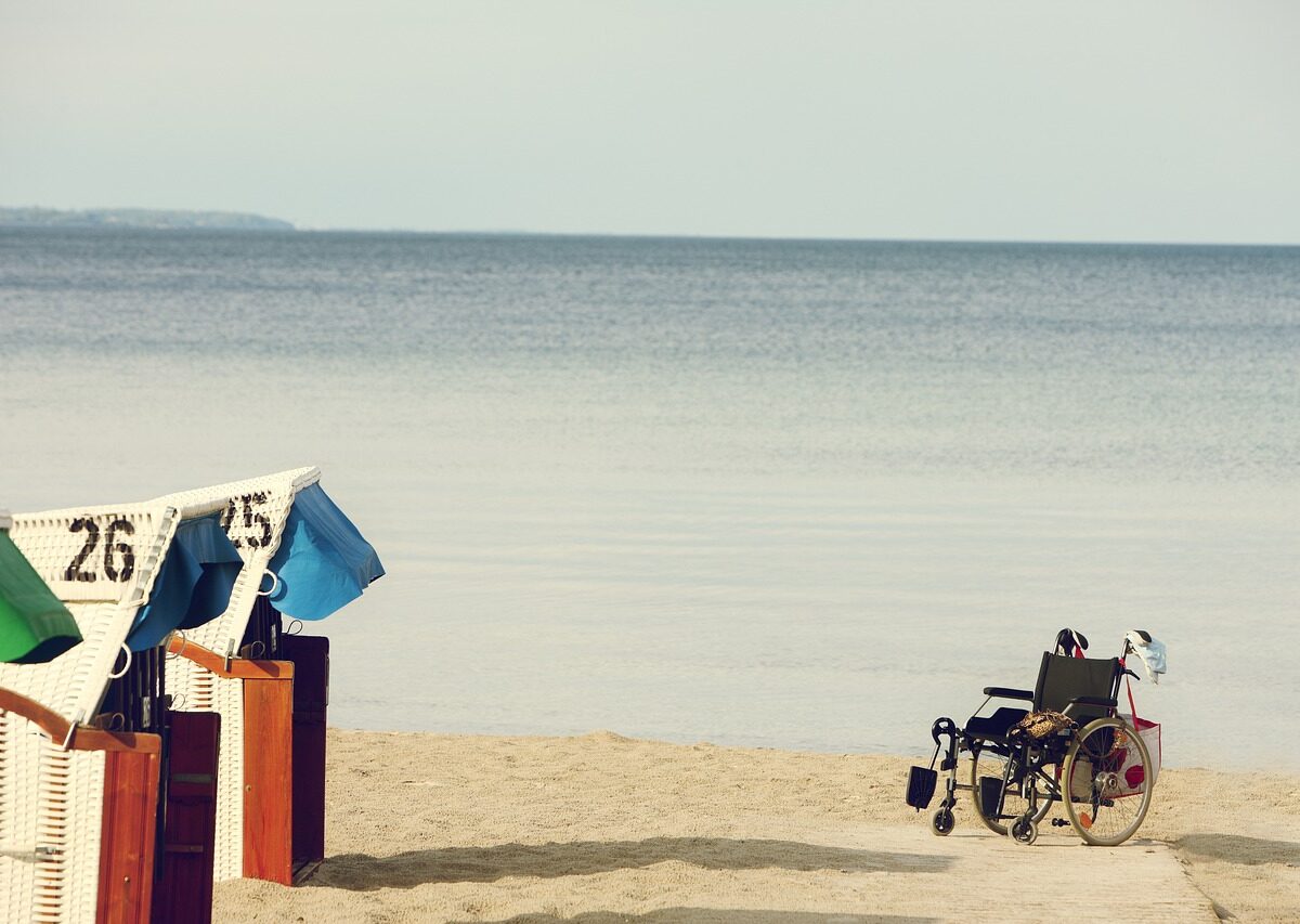 Mare negato ai disabili: solo il 10% delle spiagge è accessibile
