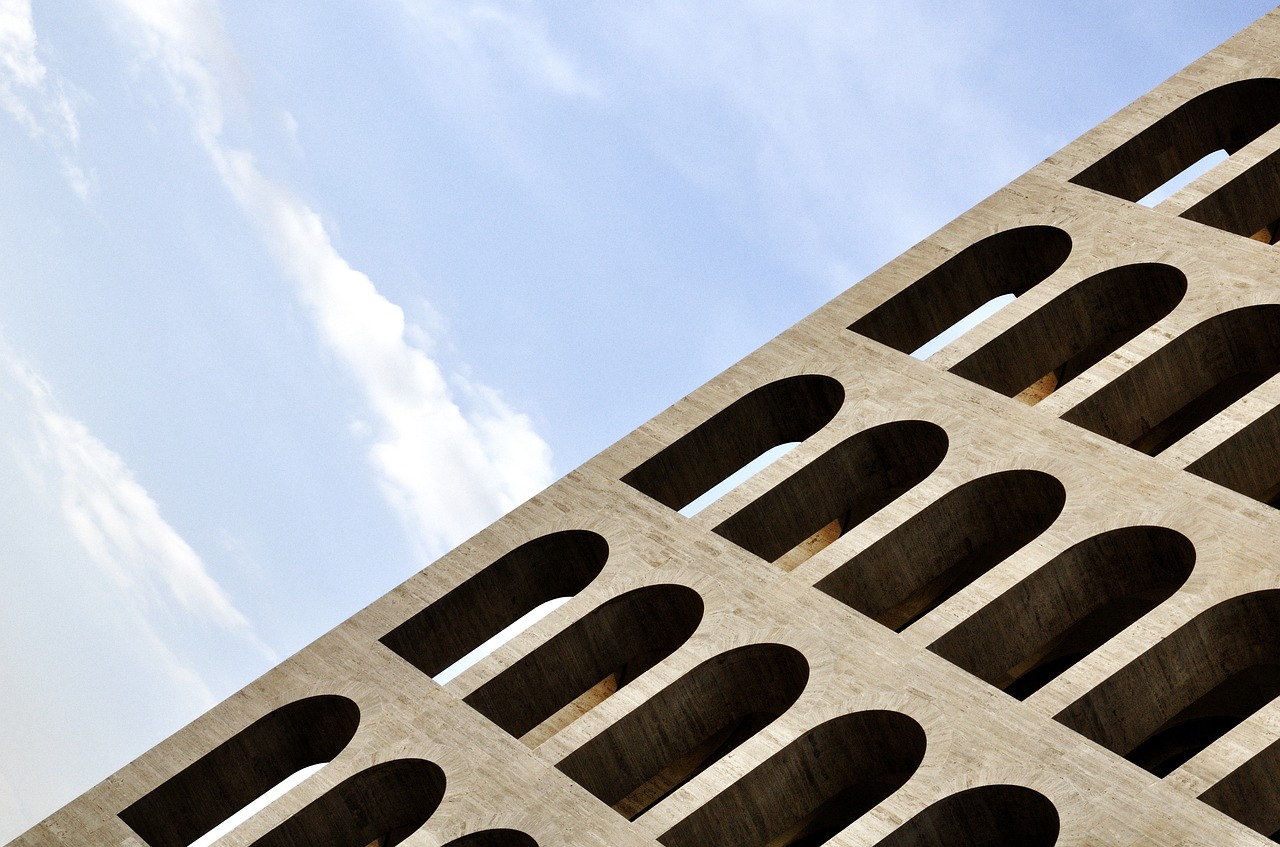 Gualtieri timbra con il QR code le opere fasciste a Roma