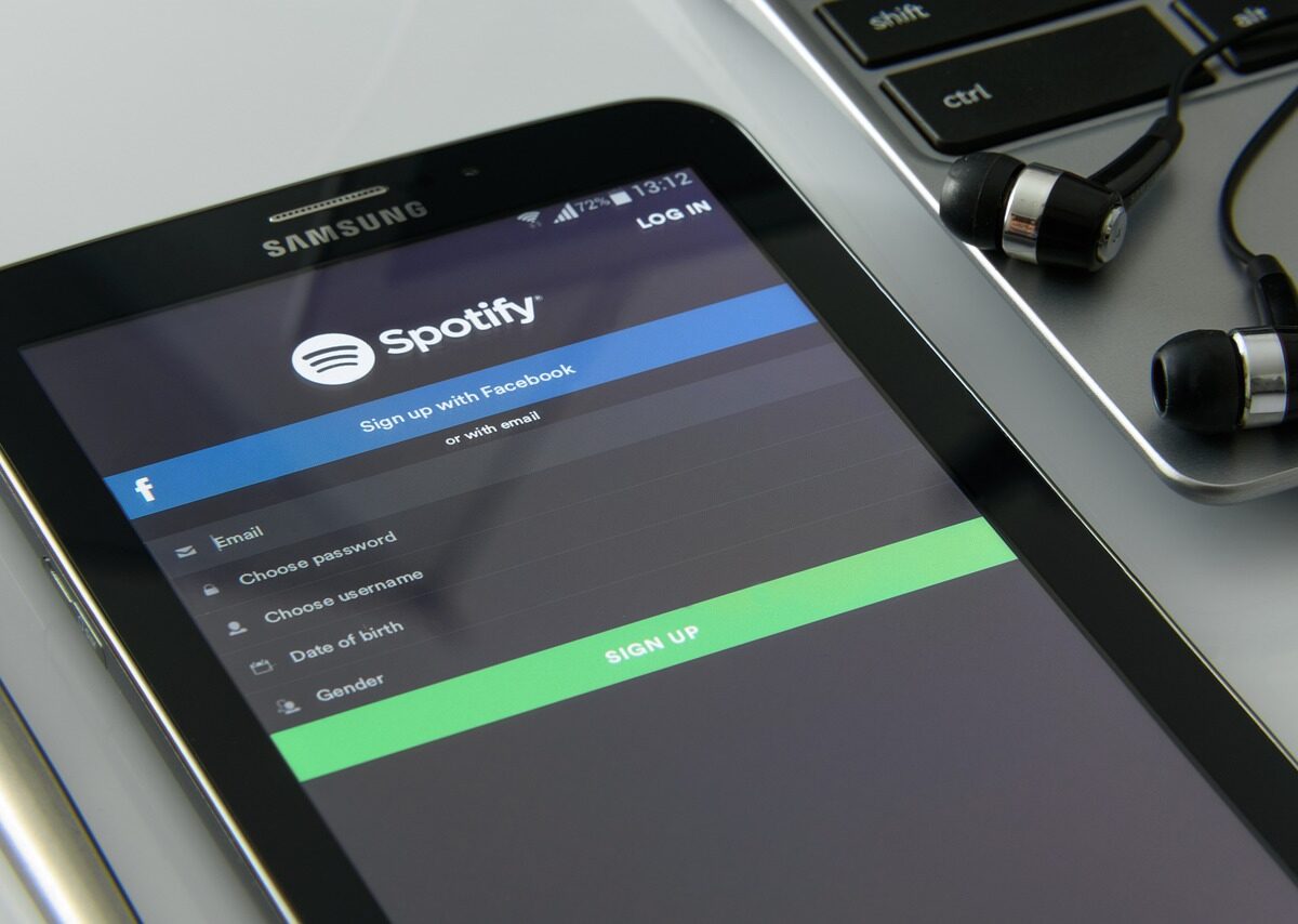 Spotify licenzia 1.600 dipendenti, nonostante fatturati e utenti aumentino ogni anno