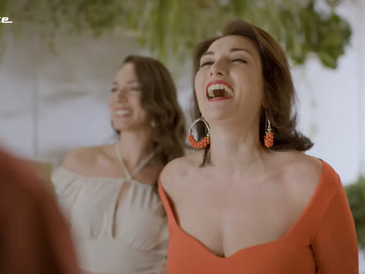Una donna napoletana stereotipata nella pubblicità di Ariete [VIDEO]