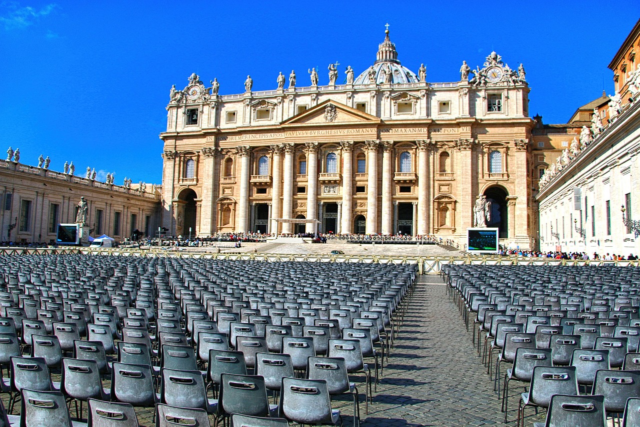 Raiuno come Radio Vaticana: H24 sui fatti della Chiesa Raiuno come Radio Vaticana: H24 sui fatti della Chiesa